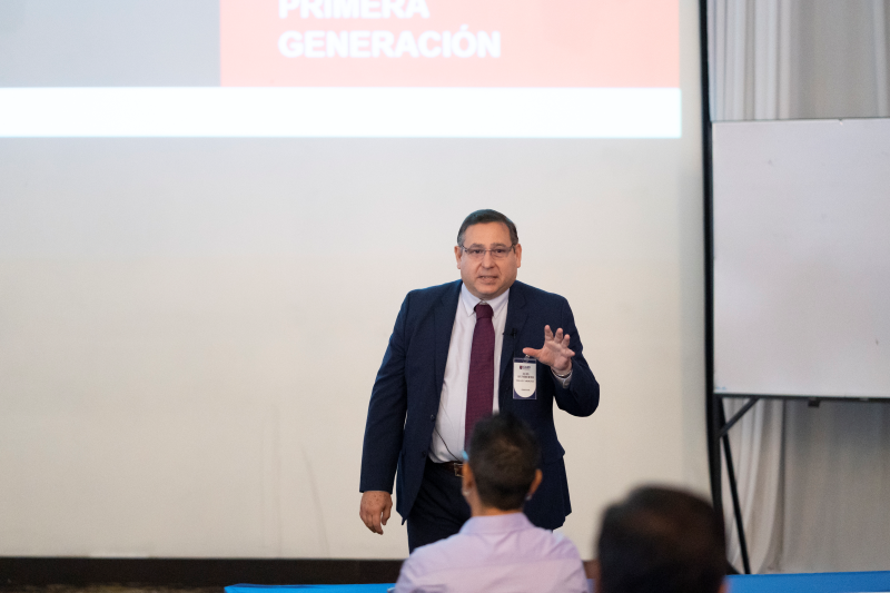 Profesional dando conferencia